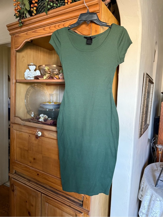 Dresses & Skirts - Classic Scoop Neck Green Bodycon Dress - Women